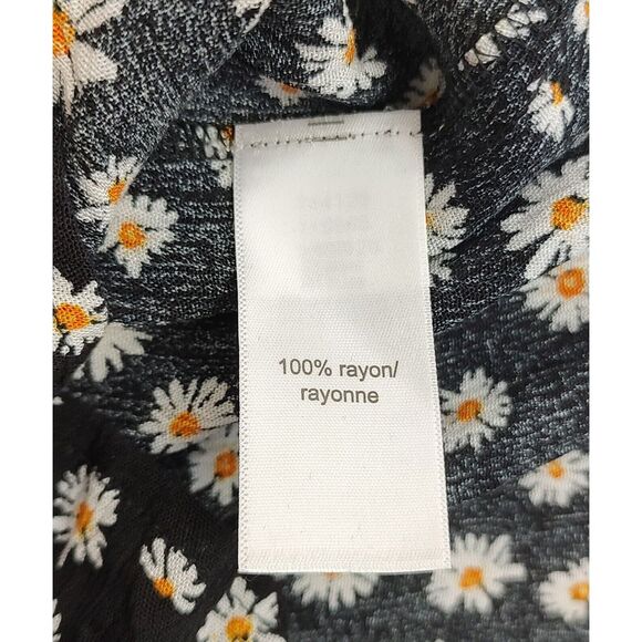 Maurices Daisy Floral Top Size XL - Picture 8 of 10